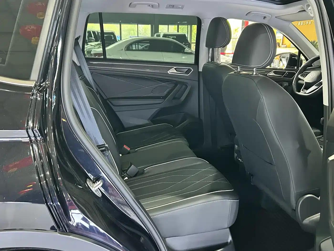 Tiguan L 2024 Outstanding Edition 330TSI Automatic 2WD R-Line Dragon Edition — миниатюра 12