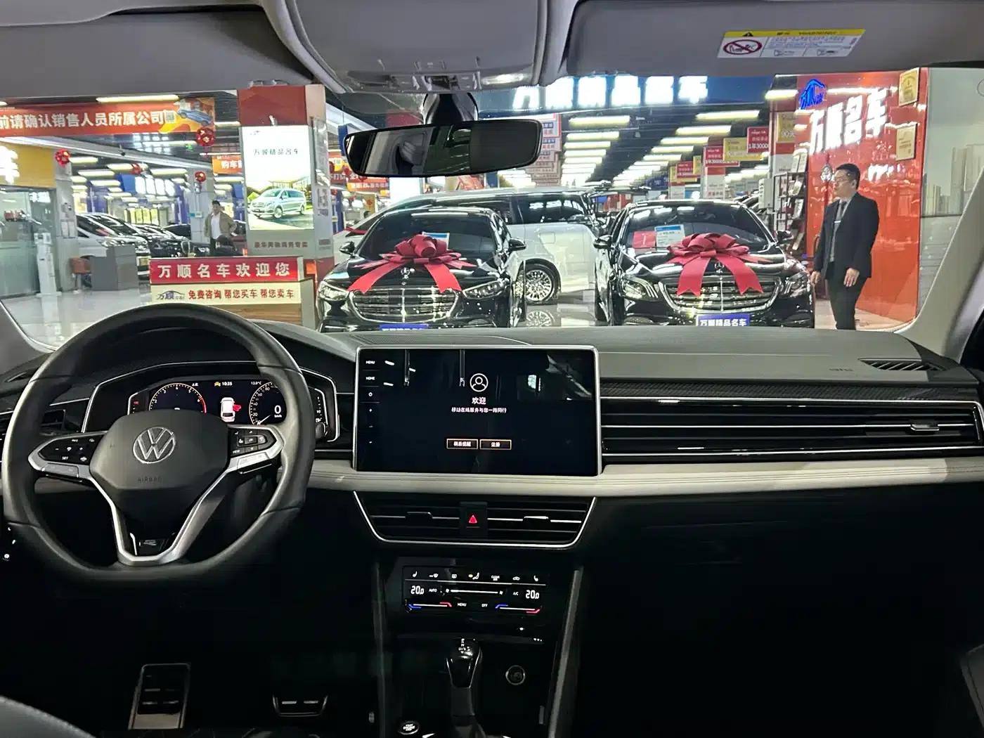 Tiguan L 2024 Outstanding Edition 330TSI Automatic 2WD R-Line Dragon Edition — миниатюра 14