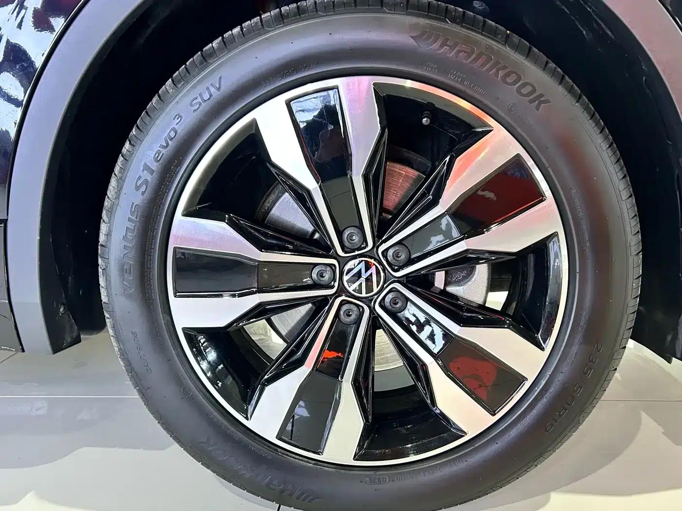 Tiguan L 2024 Outstanding Edition 330TSI Automatic 2WD R-Line Dragon Edition — миниатюра 16