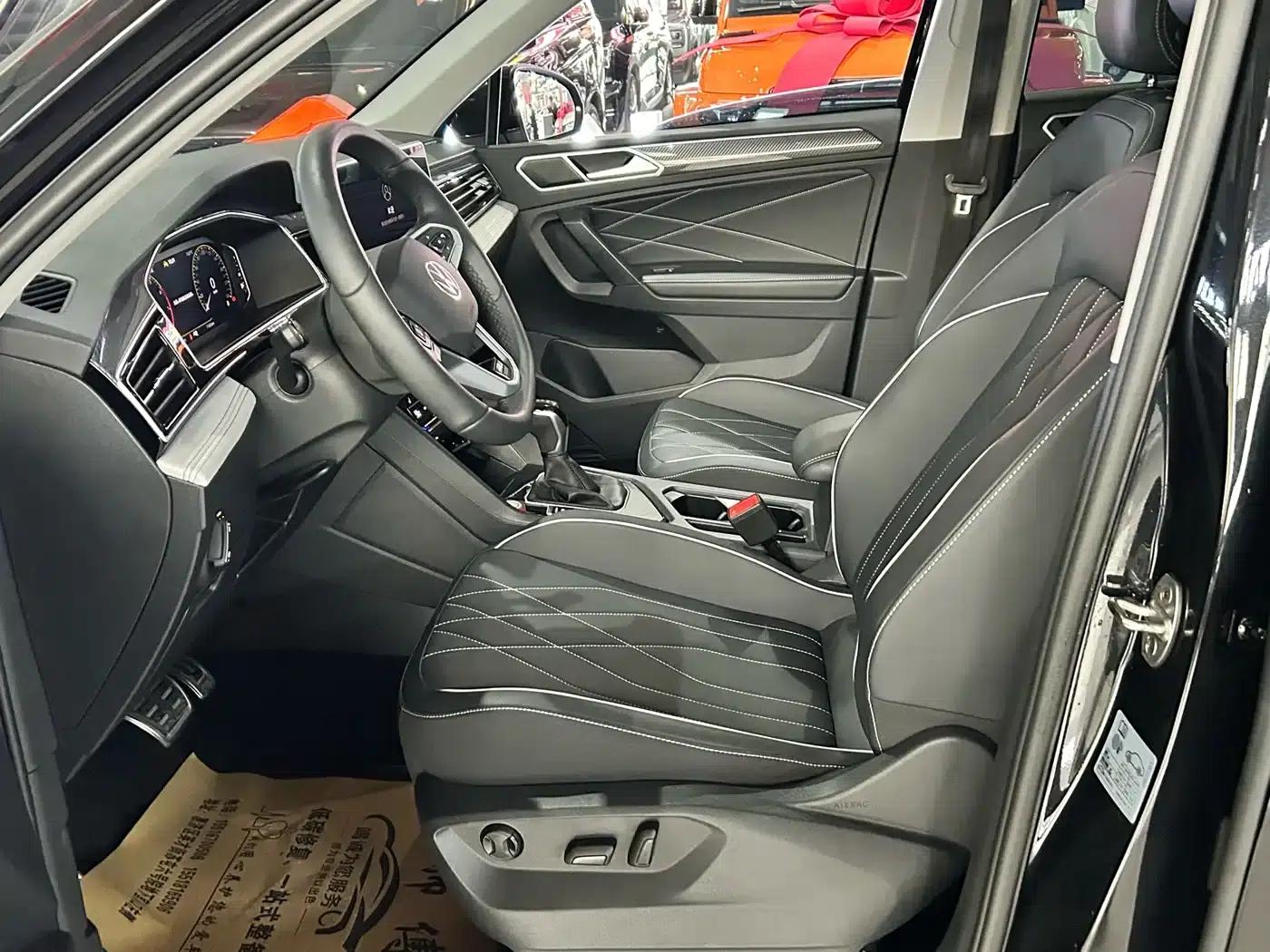 Tiguan L 2024 Outstanding Edition 330TSI Automatic 2WD R-Line Dragon Edition — миниатюра 4