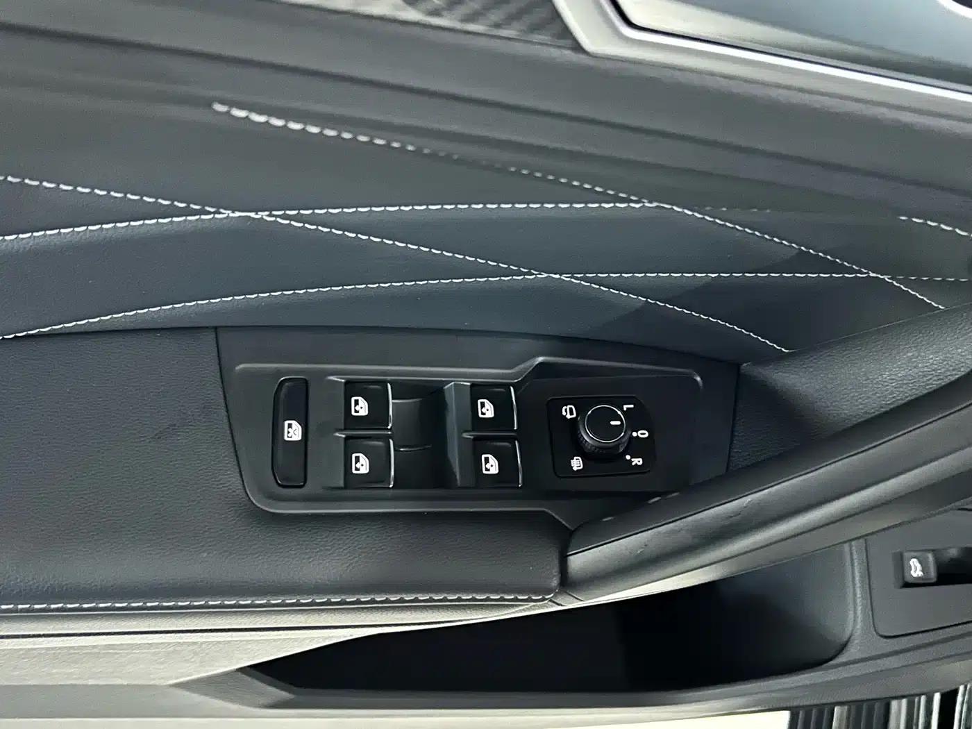 Tiguan L 2024 Outstanding Edition 330TSI Automatic 2WD R-Line Dragon Edition — миниатюра 5