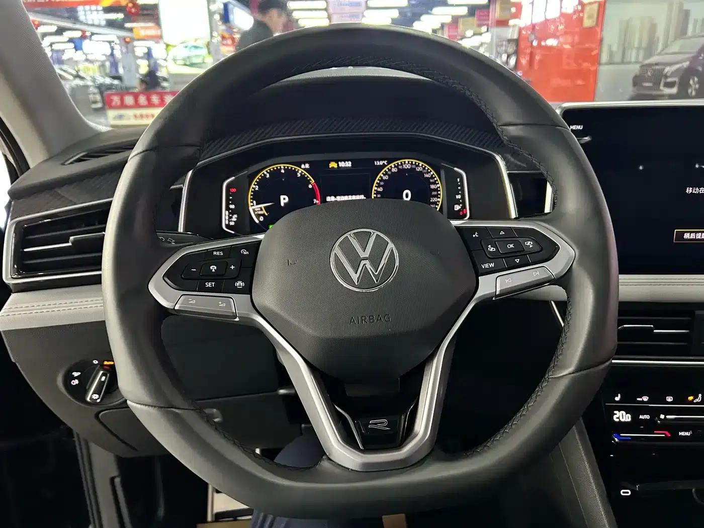 Tiguan L 2024 Outstanding Edition 330TSI Automatic 2WD R-Line Dragon Edition — миниатюра 7