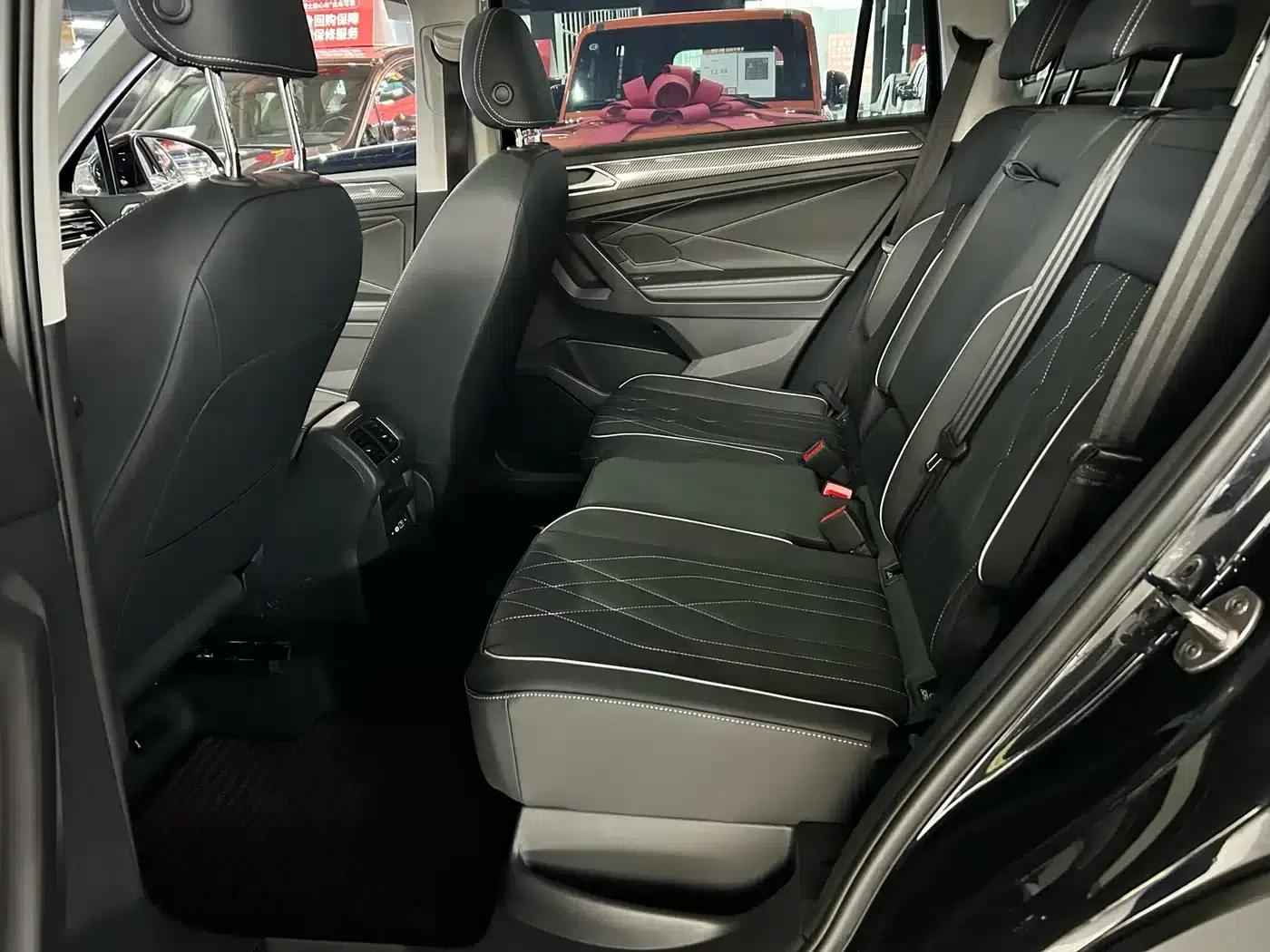 Tiguan L 2024 Outstanding Edition 330TSI Automatic 2WD R-Line Dragon Edition — миниатюра 9