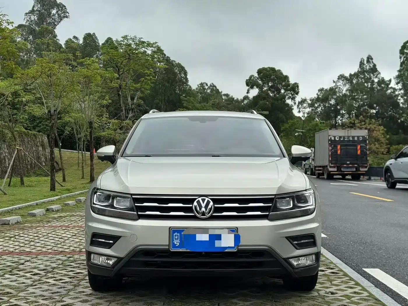 Tiguan L 2017 330TSI Automatic 2WD Luxury Edition — миниатюра 2