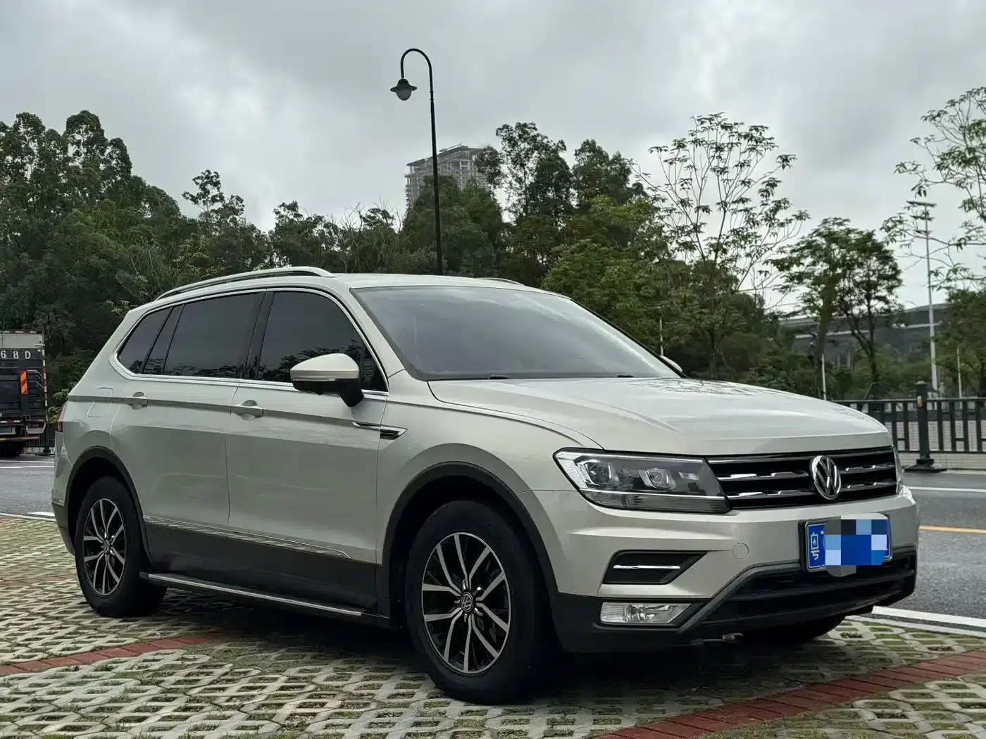Tiguan L 2017 330TSI Automatic 2WD Luxury Edition — миниатюра 3