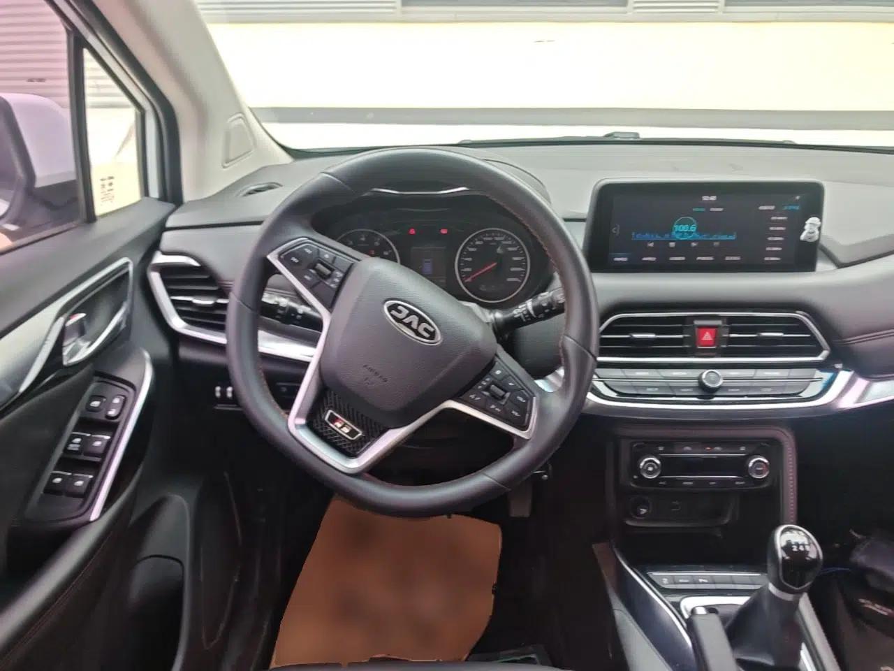 JAC Group Refine R3 2018 1.6L Manual Luxury Sunroof Model — миниатюра 13