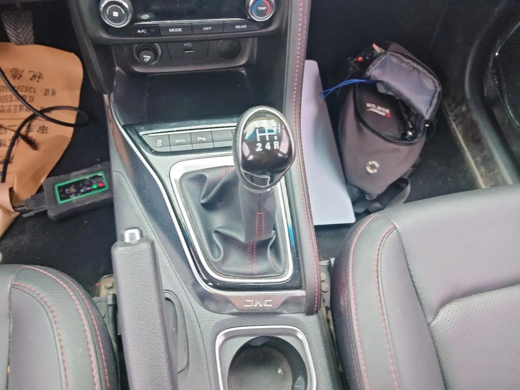 JAC Group Refine R3 2018 1.6L Manual Luxury Sunroof Model — миниатюра 16