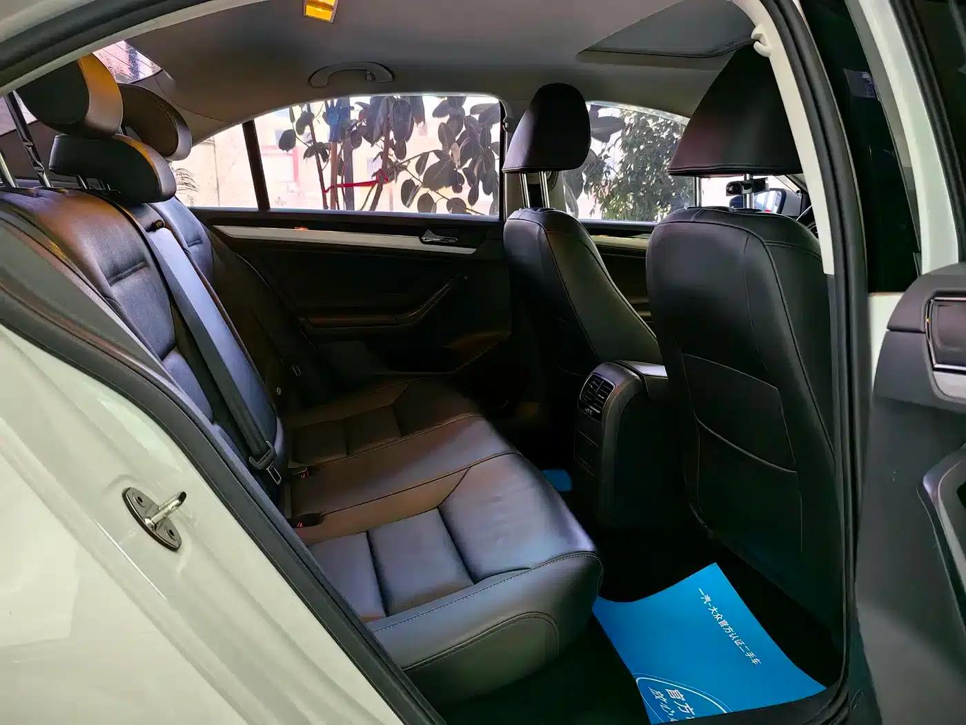 2017 Volkswagen Sagitar 1.6L Automatic Comfort Edition — миниатюра 11