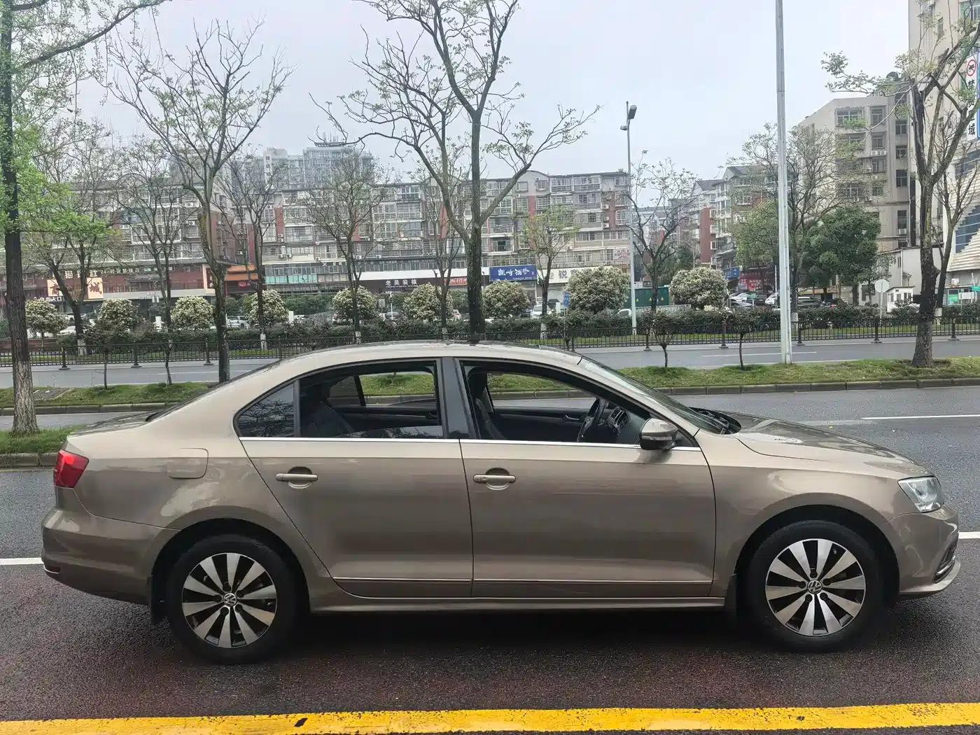 2018 Volkswagen Sagitar 1.6L Automatic Comfort Model — миниатюра 13