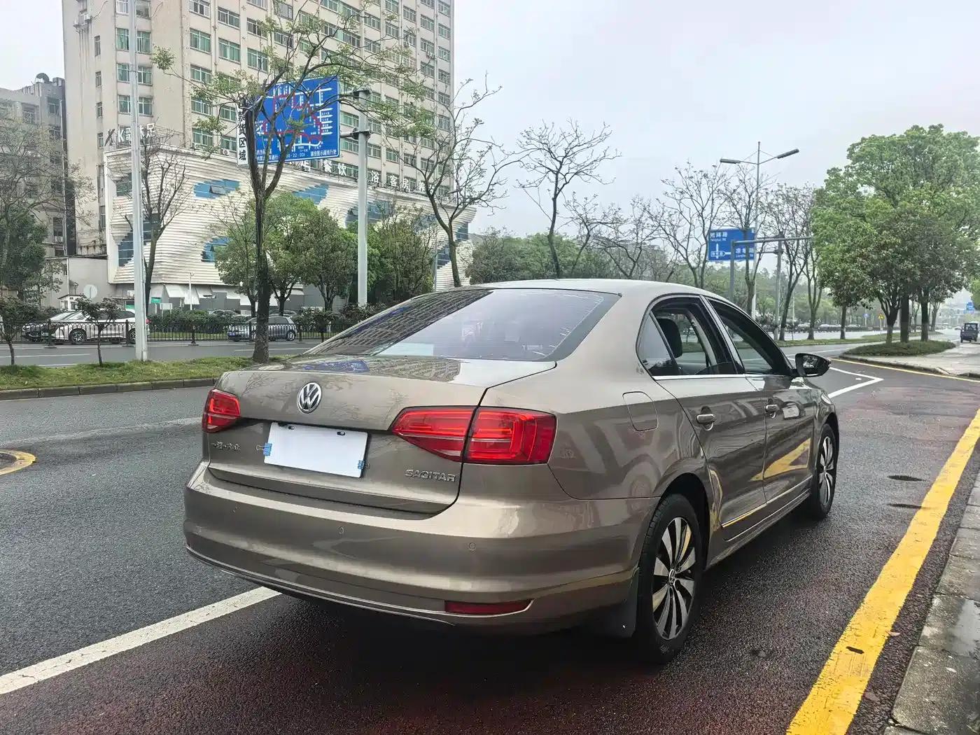 2018 Volkswagen Sagitar 1.6L Automatic Comfort Model — миниатюра 18