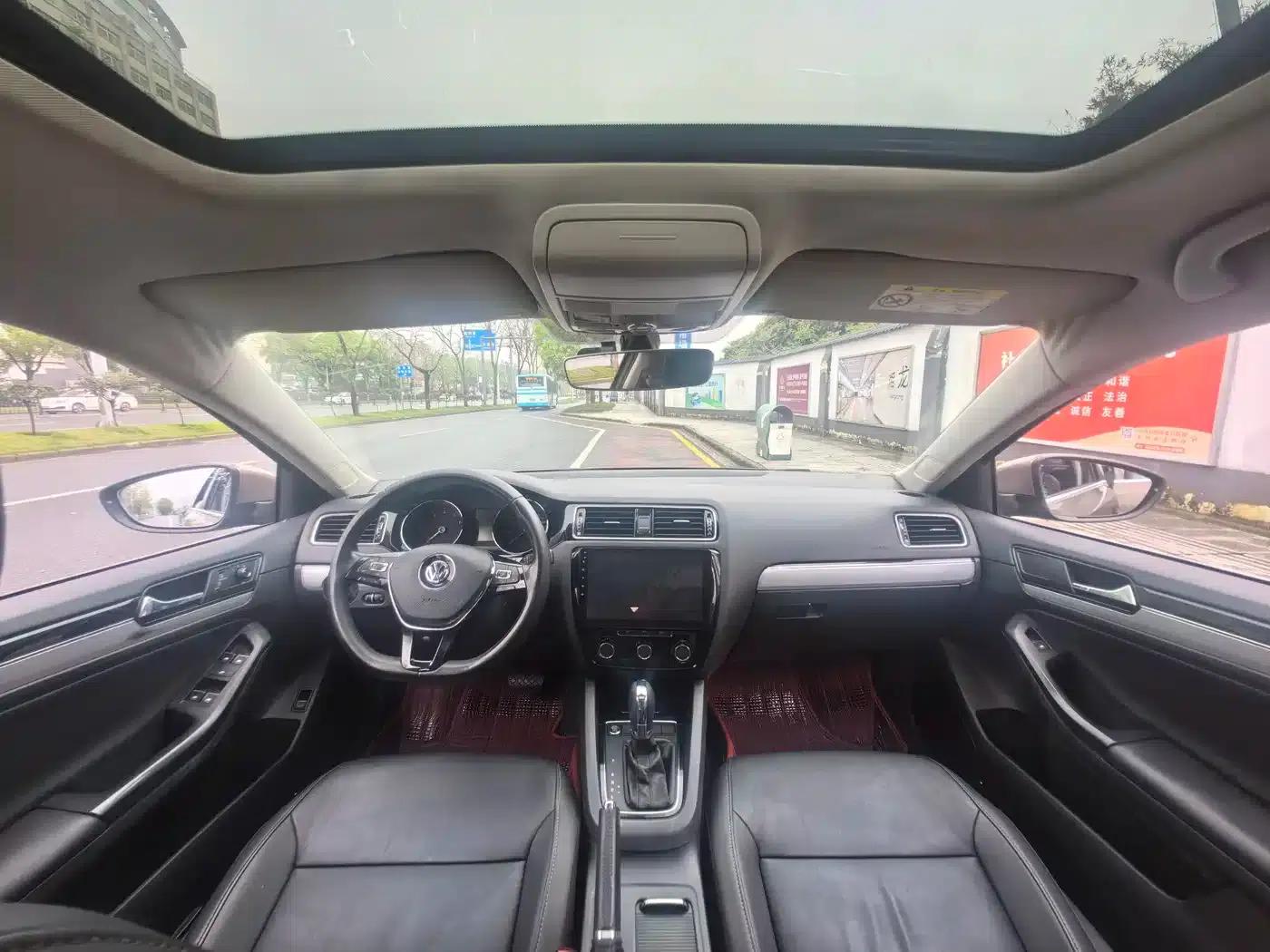 2018 Volkswagen Sagitar 1.6L Automatic Comfort Model — миниатюра 5