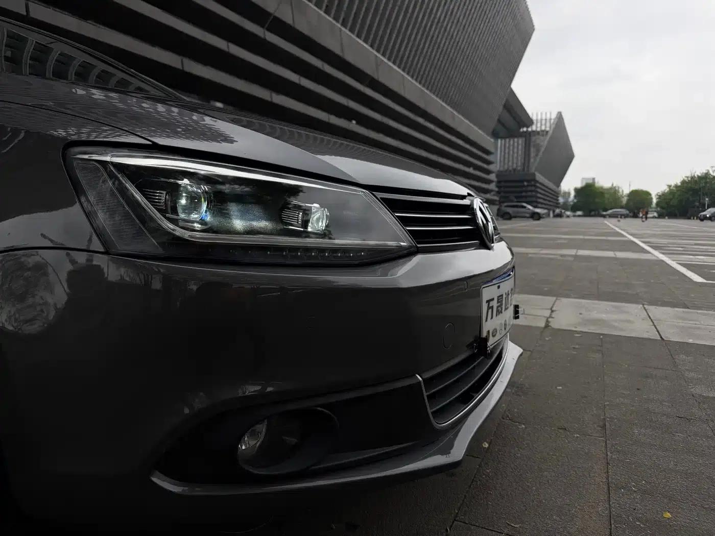 2012 Volkswagen Sagitar 1.4TSI Automatic Luxury — миниатюра 11