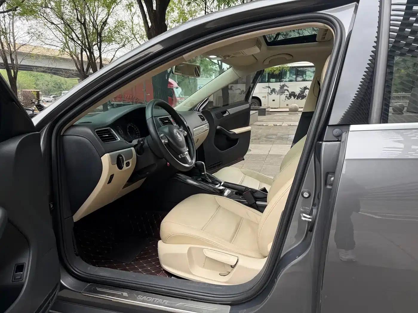 2012 Volkswagen Sagitar 1.4TSI Automatic Luxury — миниатюра 13