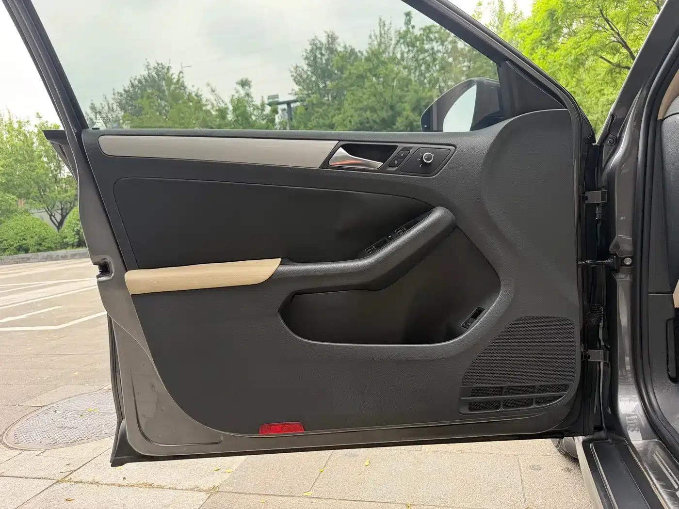2012 Volkswagen Sagitar 1.4TSI Automatic Luxury — миниатюра 14