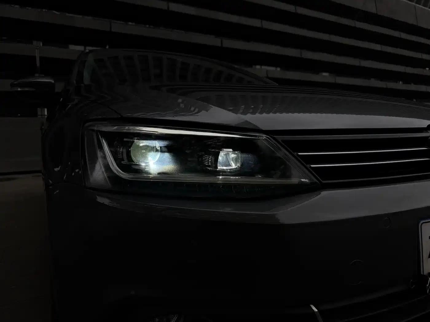 2012 Volkswagen Sagitar 1.4TSI Automatic Luxury — миниатюра 10