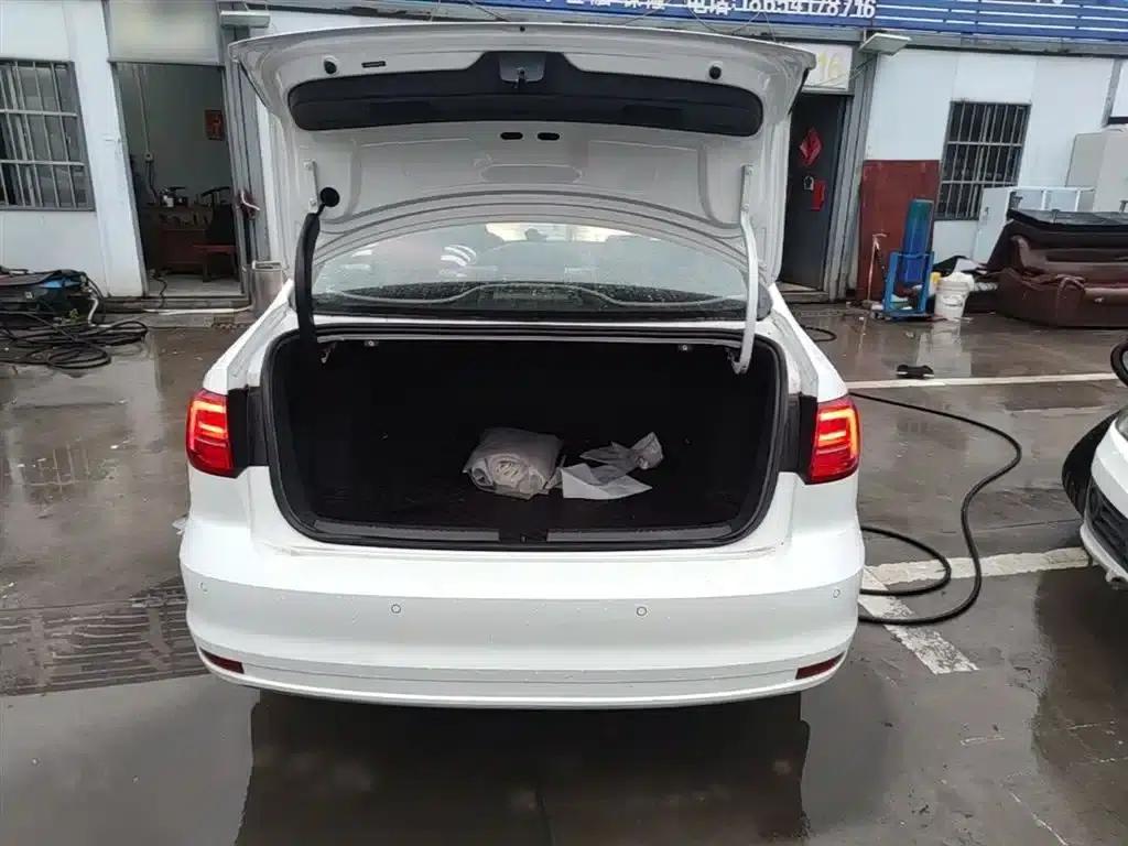 2018 Volkswagen Sagitar 1.6L Automatic Comfort Model — миниатюра 19