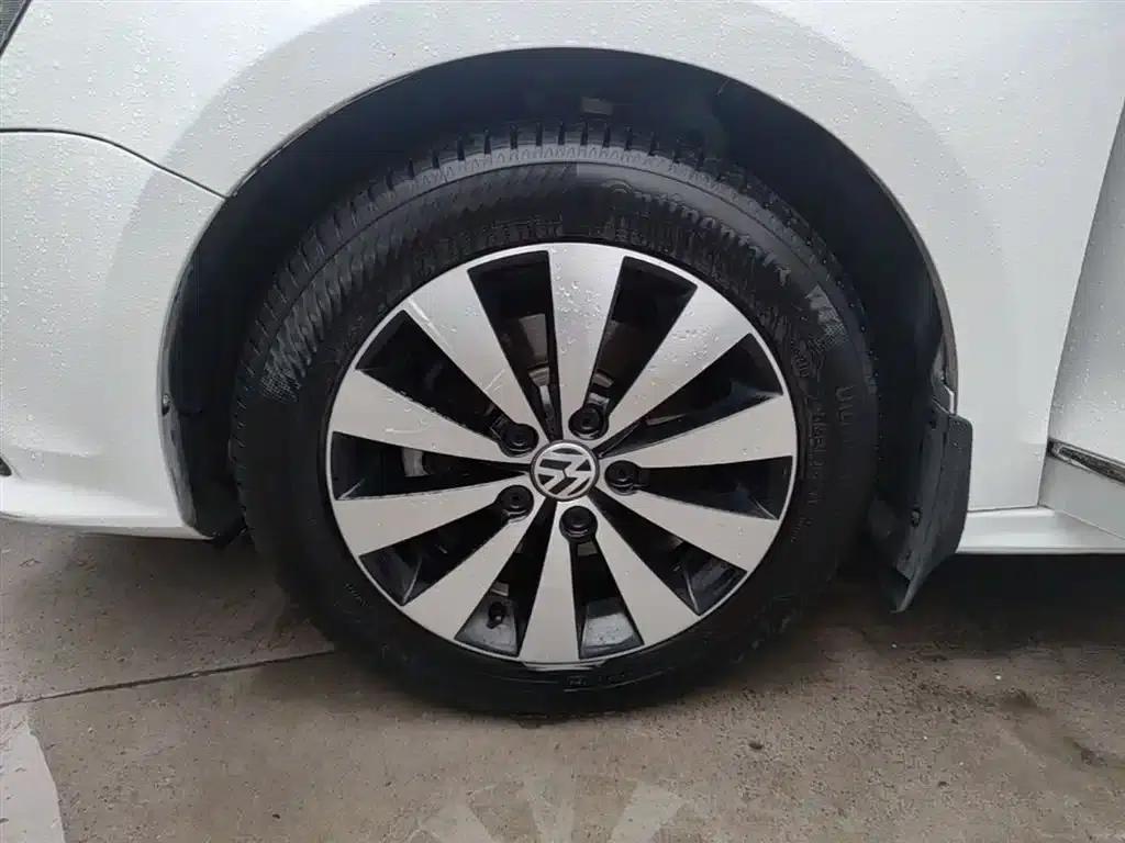 2018 Volkswagen Sagitar 1.6L Automatic Comfort Model — миниатюра 23