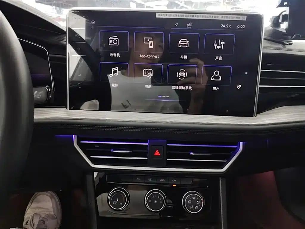 2025 Volkswagen Sagitar Facelift 300TSI DSG Super Edition — миниатюра 13