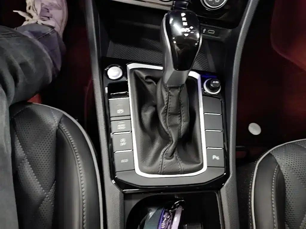 2025 Volkswagen Sagitar Facelift 300TSI DSG Super Edition — миниатюра 14