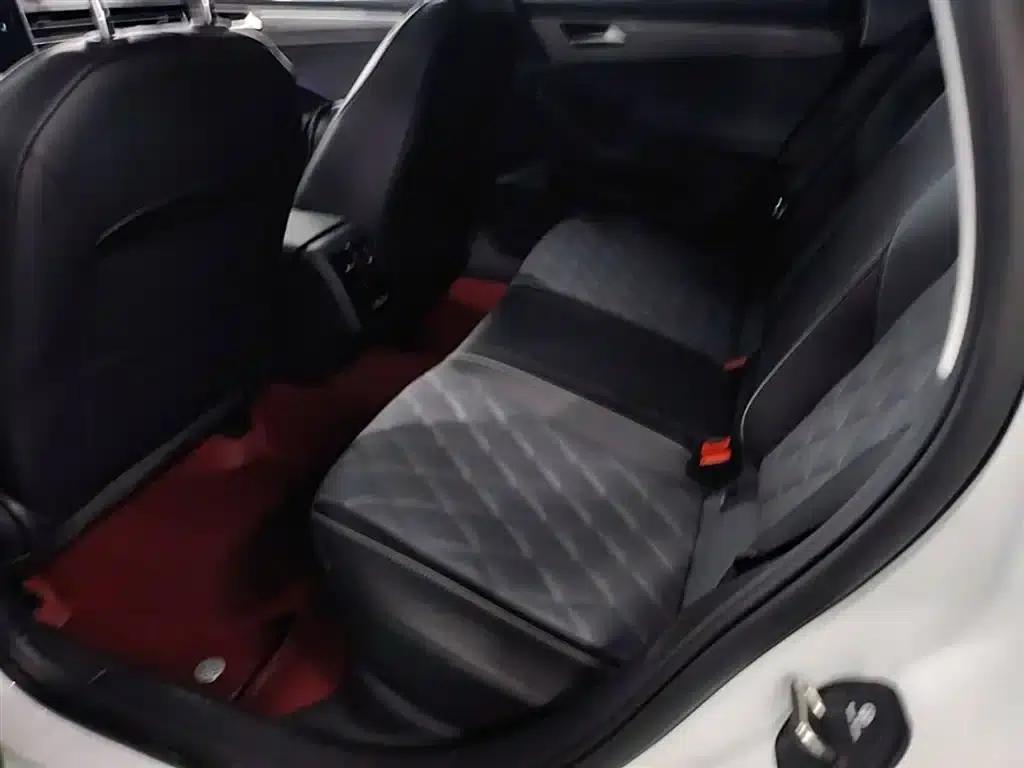 2025 Volkswagen Sagitar Facelift 300TSI DSG Super Edition — миниатюра 17