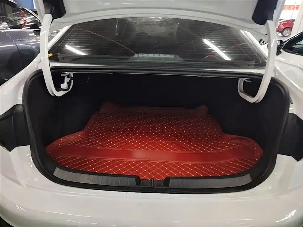 2025 Volkswagen Sagitar Facelift 300TSI DSG Super Edition — миниатюра 19