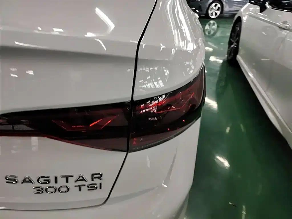2025 Volkswagen Sagitar Facelift 300TSI DSG Super Edition — миниатюра 8