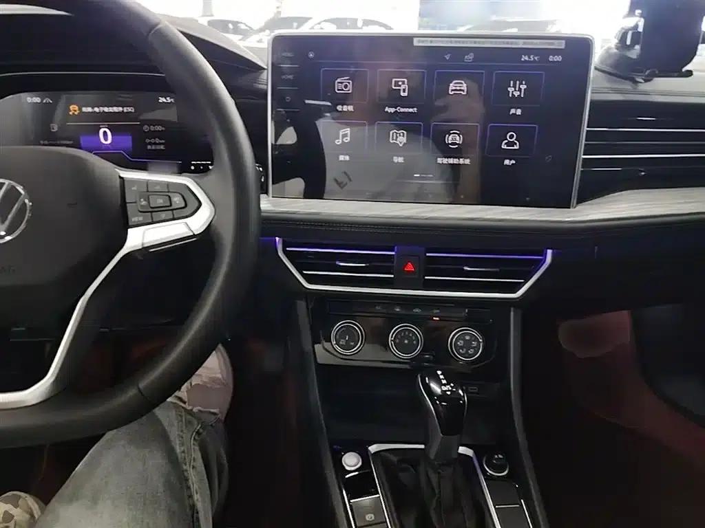 2025 Volkswagen Sagitar Facelift 300TSI DSG Super Edition — миниатюра 10