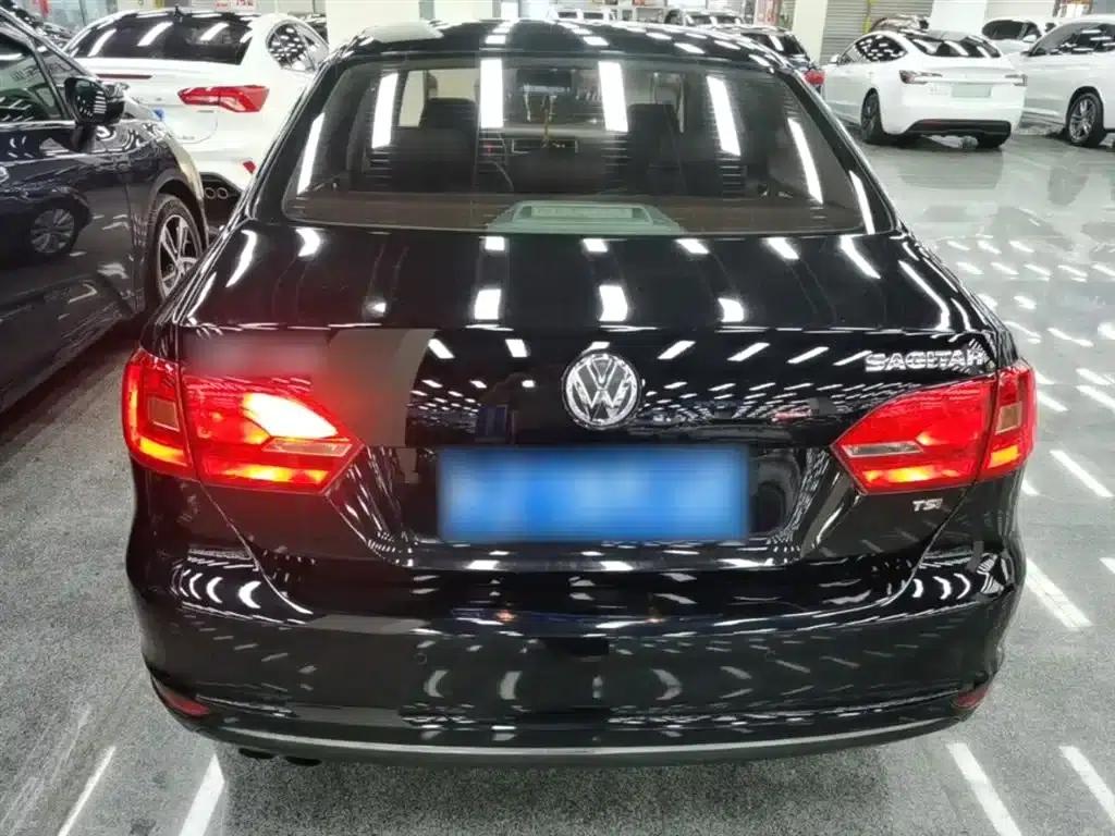 2014 Volkswagen Sagitar Facelift 1.4TSI Automatic Luxury — миниатюра 6