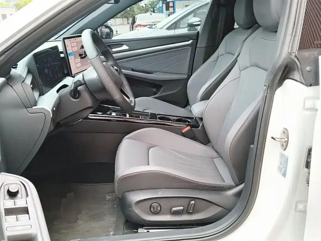 2026 Lamando L 300TSI Lingfeng Edition — миниатюра 15