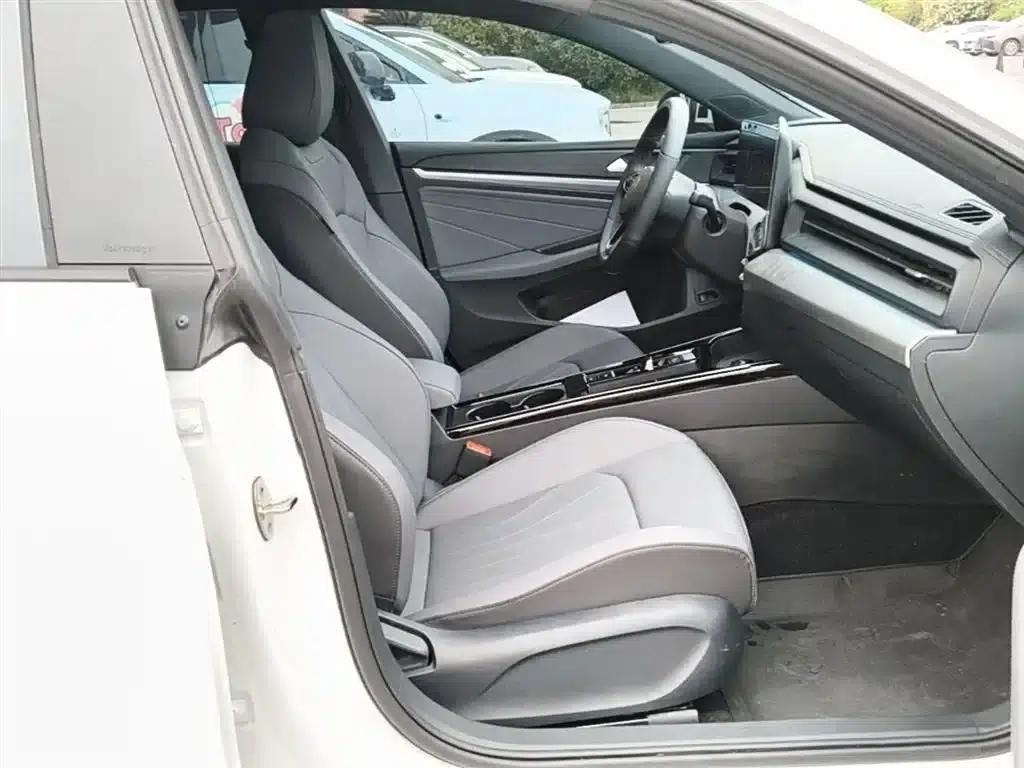 2026 Lamando L 300TSI Lingfeng Edition — миниатюра 25
