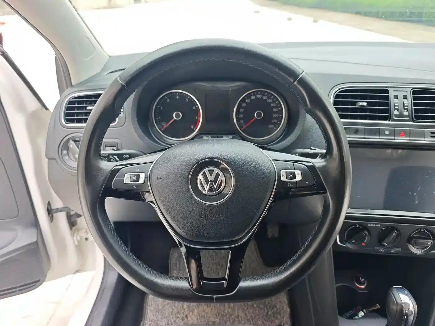 2016 Polo 1.6L Automatic Comfort Model — миниатюра 15