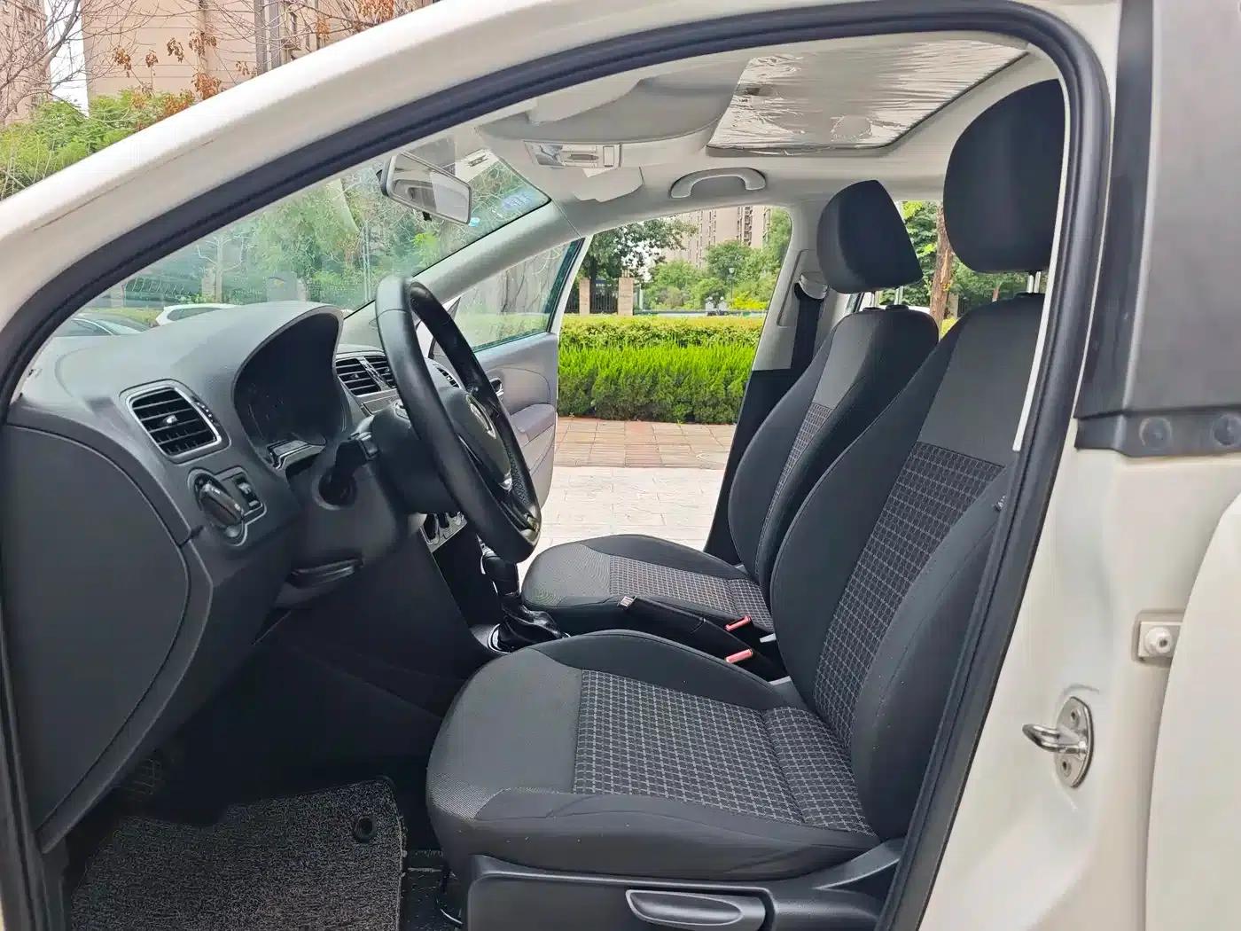 2016 Polo 1.6L Automatic Comfort Model — миниатюра 8
