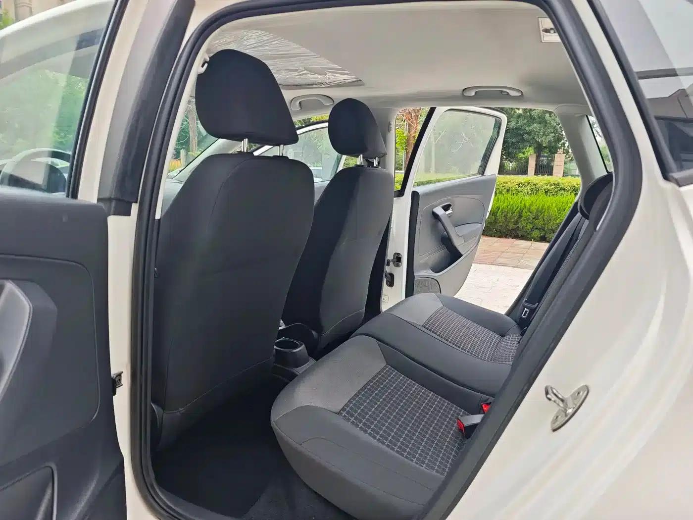 2016 Polo 1.6L Automatic Comfort Model — миниатюра 9