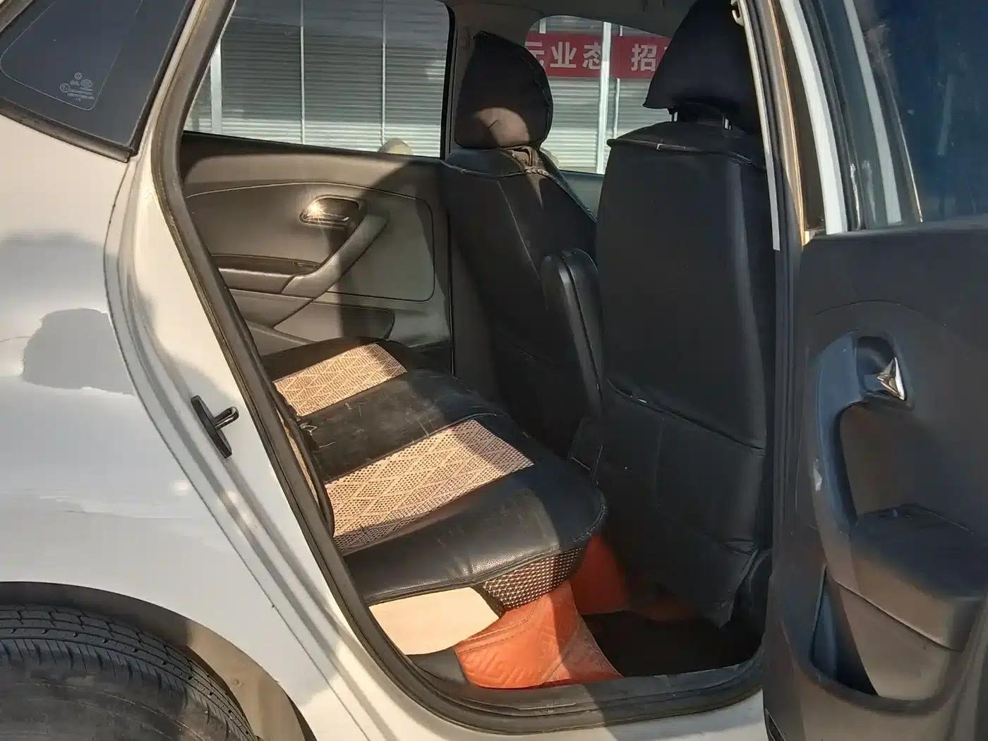 2013 Polo 1.4L Automatic Comfort Edition — миниатюра 11