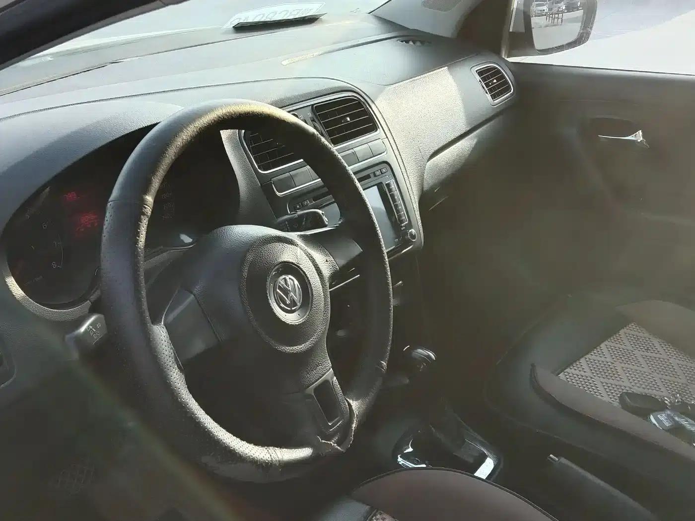 2013 Polo 1.4L Automatic Comfort Edition — миниатюра 13