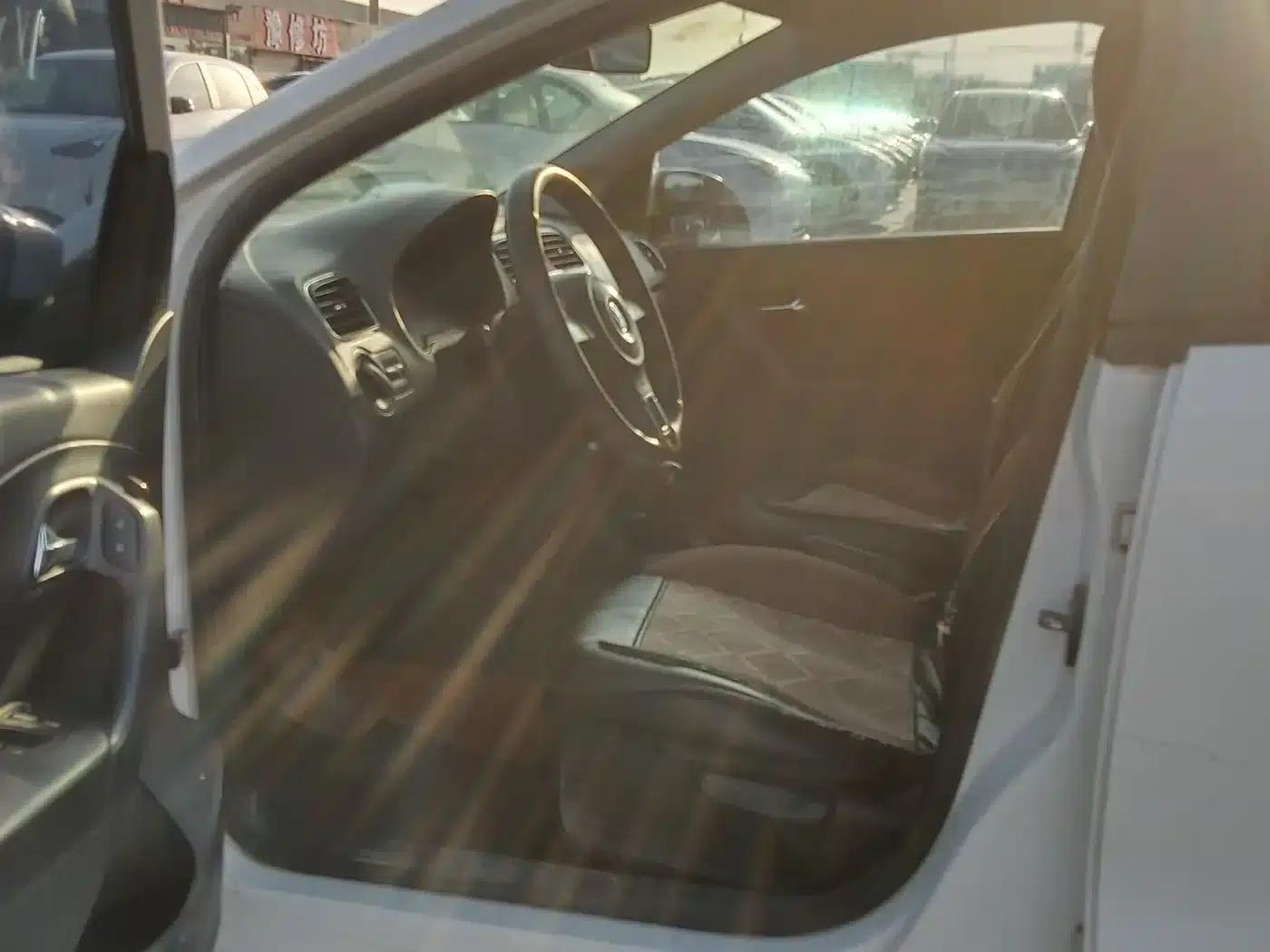 2013 Polo 1.4L Automatic Comfort Edition — миниатюра 7