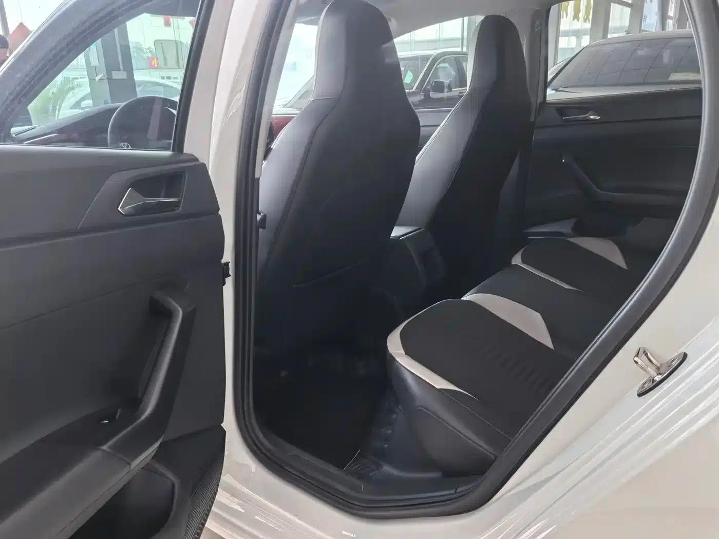 2021 Polo Plus 1.5L Automatic Colorful Technology Edition — миниатюра 5