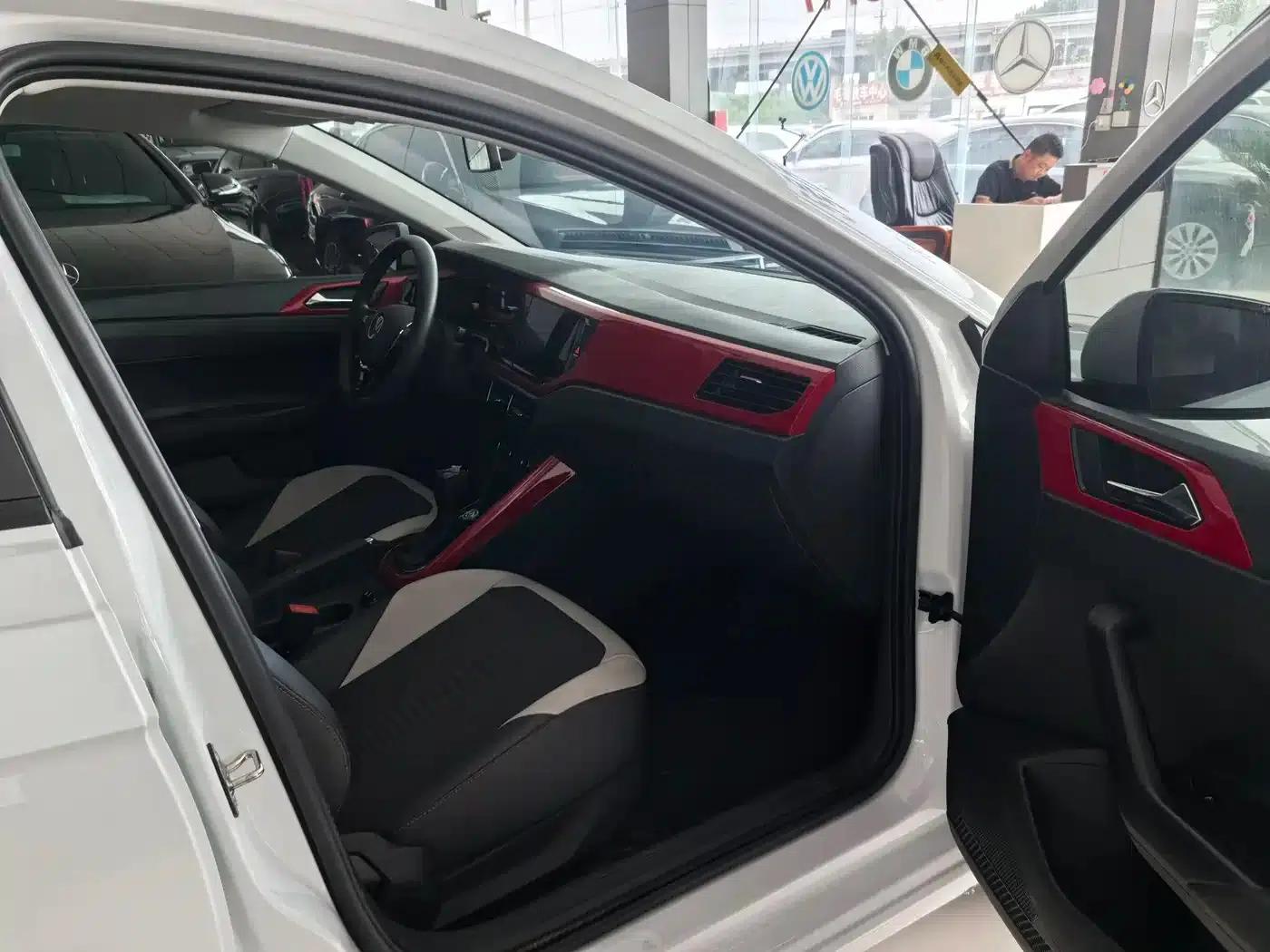 2021 Polo Plus 1.5L Automatic Colorful Technology Edition — миниатюра 6