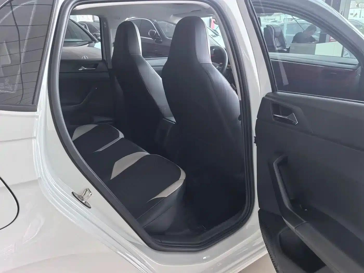 2021 Polo Plus 1.5L Automatic Colorful Technology Edition — миниатюра 7