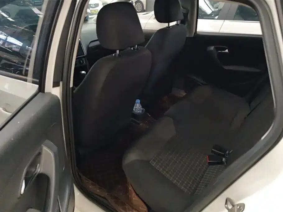 2016 Polo 1.6L Automatic Comfort Model — миниатюра 11