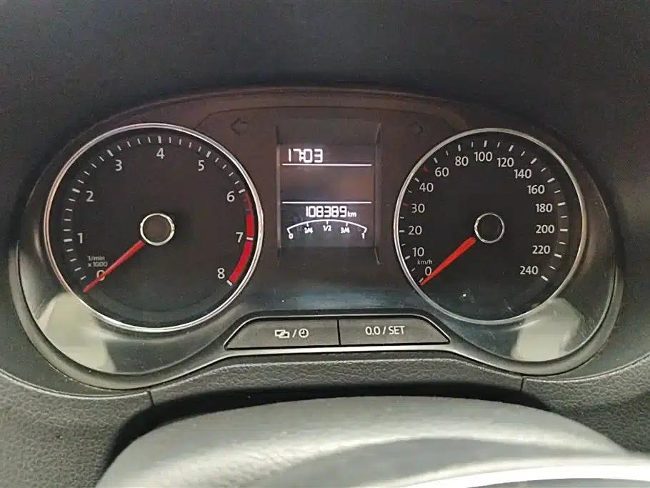 2016 Polo 1.6L Automatic Comfort Model — миниатюра 14