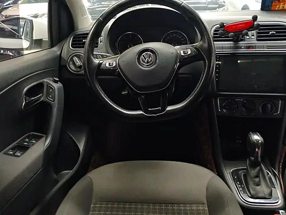 2016 Polo 1.6L Automatic Comfort Model — миниатюра 15