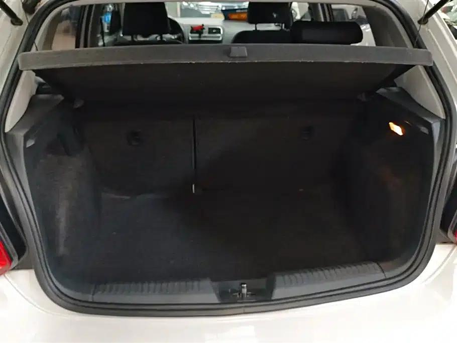 2016 Polo 1.6L Automatic Comfort Model — миниатюра 4