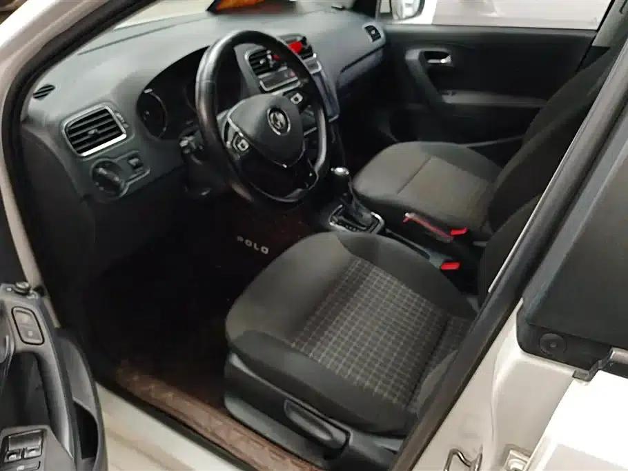 2016 Polo 1.6L Automatic Comfort Model — миниатюра 9