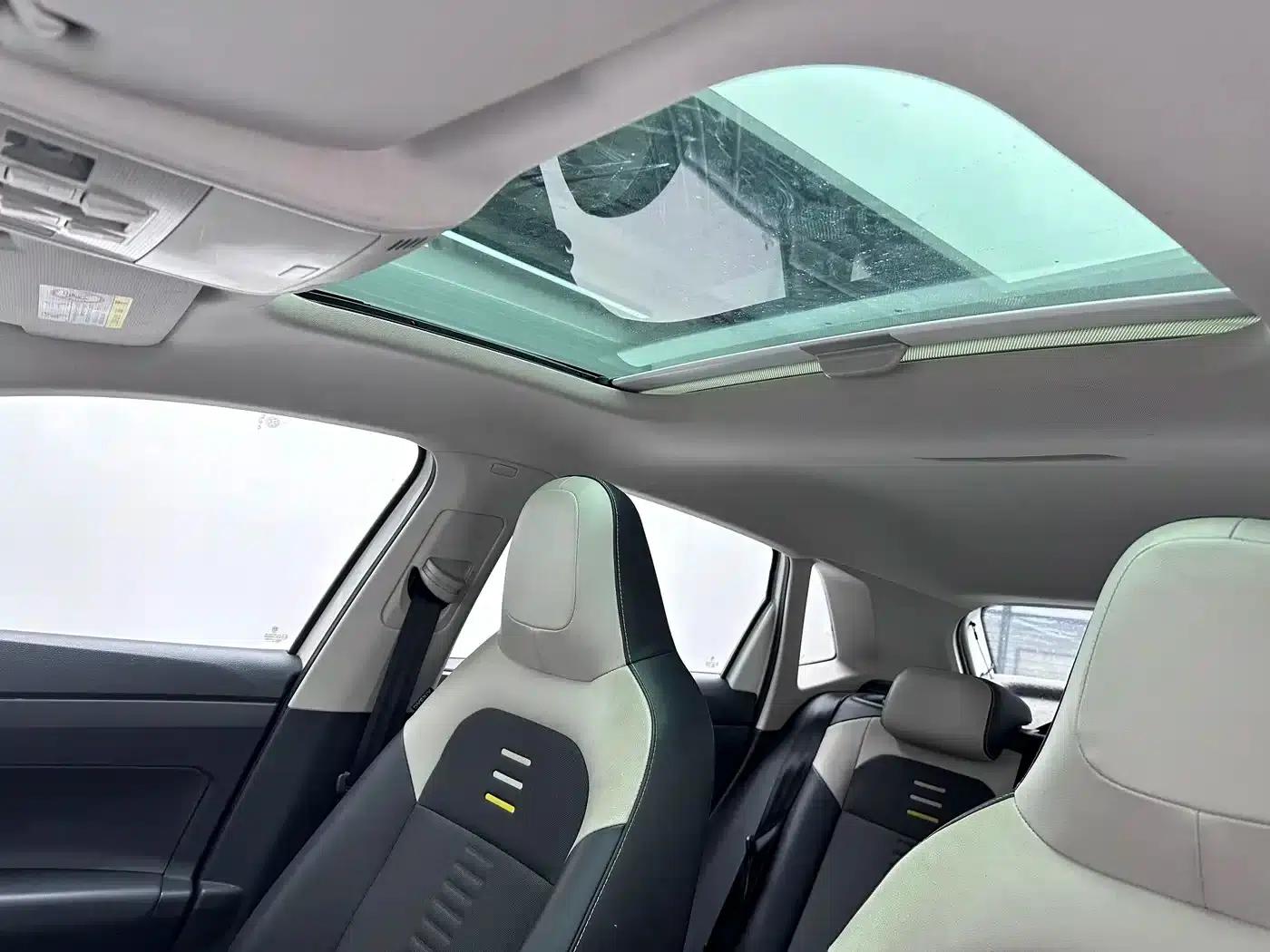 2019 Polo Plus 1.5L Automatic Colorful Technology Edition — миниатюра 16