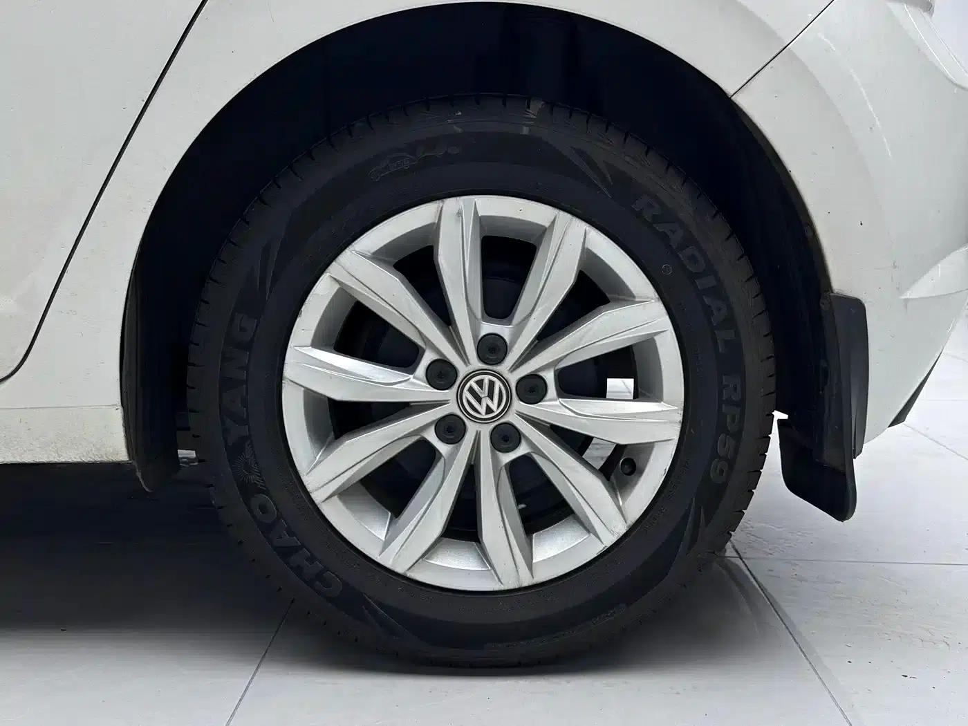 2019 Polo Plus 1.5L Automatic Colorful Technology Edition — миниатюра 17