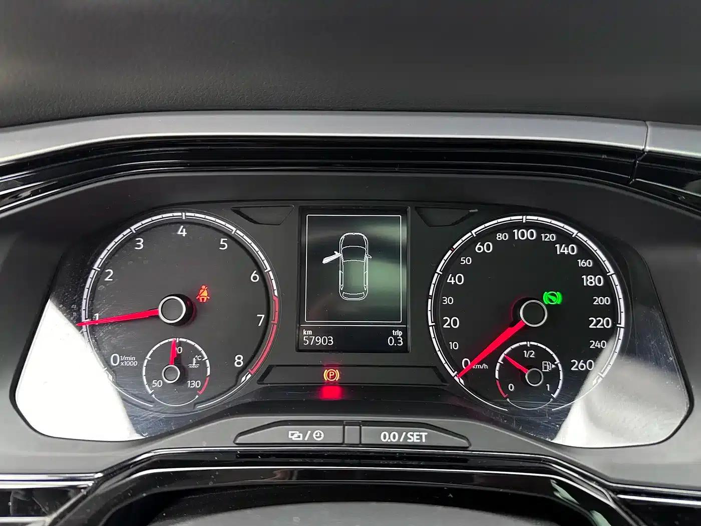 2019 Polo Plus 1.5L Automatic Colorful Technology Edition — миниатюра 18