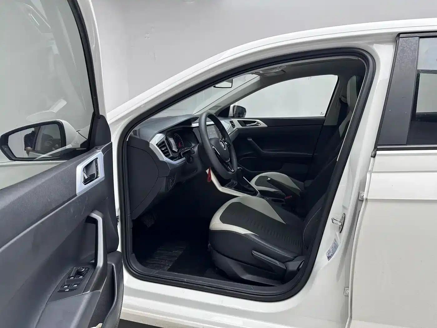 2019 Polo Plus 1.5L Automatic Colorful Technology Edition — миниатюра 8