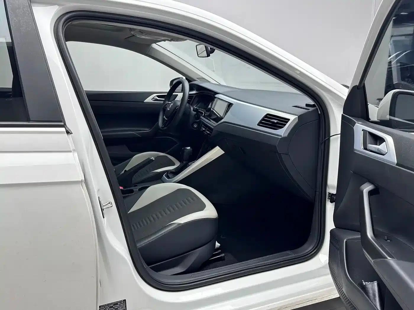 2019 Polo Plus 1.5L Automatic Colorful Technology Edition — миниатюра 10