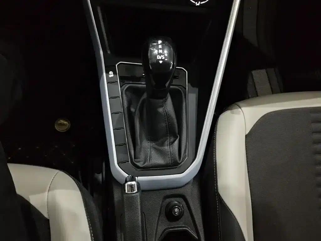 2019 Polo Plus 1.5L Automatic Colorful Technology Edition — миниатюра 14